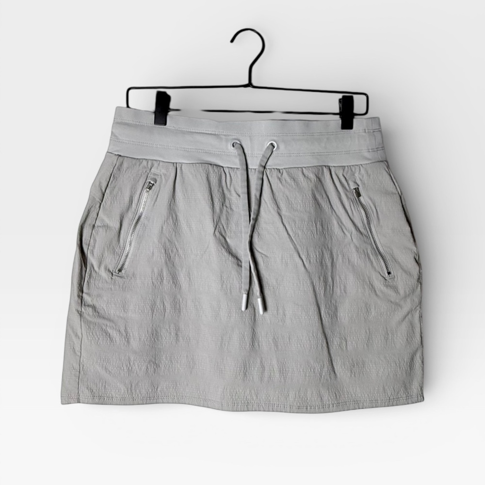 Athleta Trekkie North Skort in‎ a gray ripstop nylon fabric Size 8 (L)